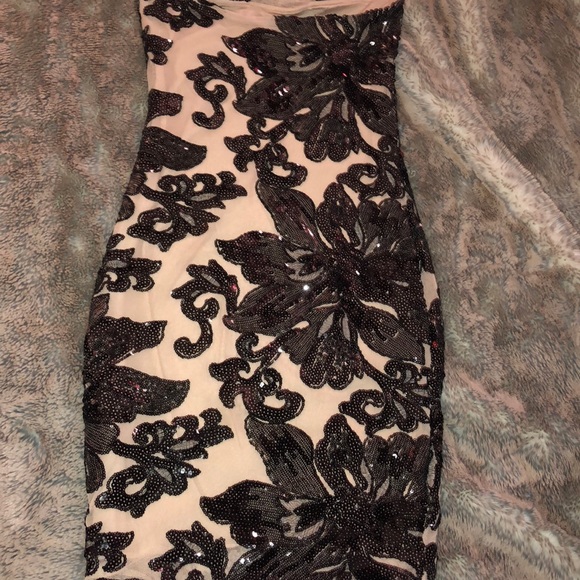 Black sequin Fitted Dress - Picture 5 of 7